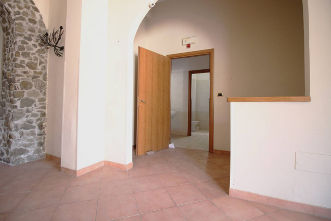 Locale commerciale in vendita a Montepaone