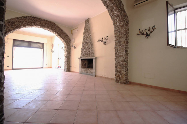 Locale commerciale in vendita a Montepaone