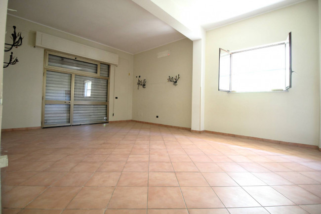 Locale commerciale in vendita a Montepaone