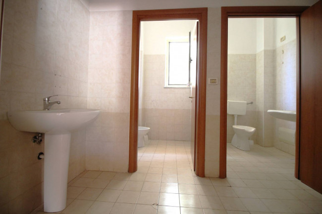 Locale commerciale in vendita a Montepaone