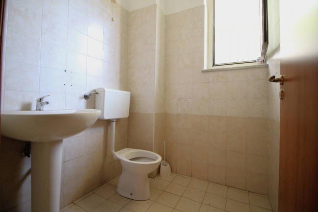 Locale commerciale in vendita a Montepaone