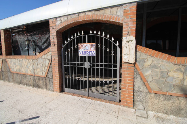 Locale commerciale in vendita a Montepaone