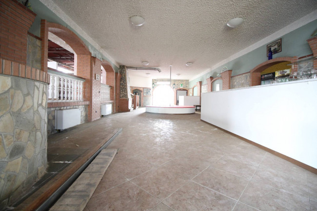 Locale commerciale in affitto a Montepaone