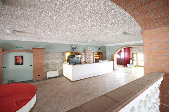 Locale commerciale in affitto a Montepaone