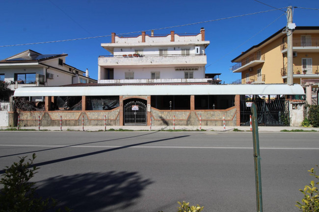 Locale commerciale in affitto a Montepaone