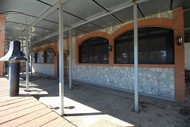 Locale commerciale in affitto a Montepaone