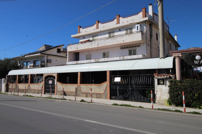 Locale commerciale in affitto a Montepaone