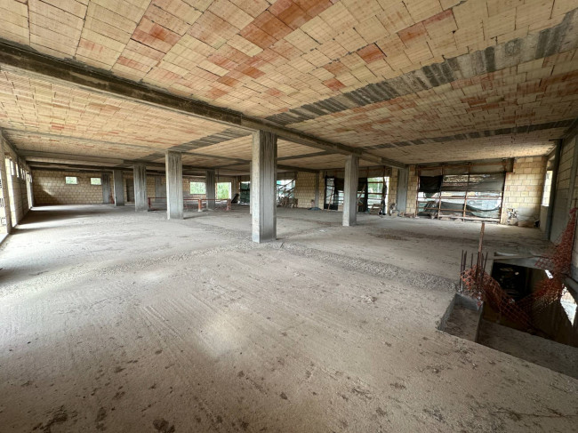 Locale commerciale in vendita a Satriano