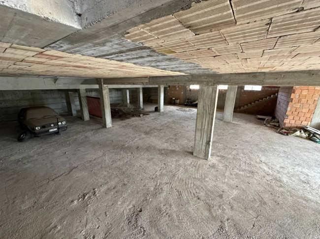 Locale commerciale in vendita a Satriano