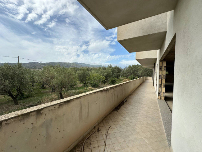 Locale commerciale in vendita a Satriano