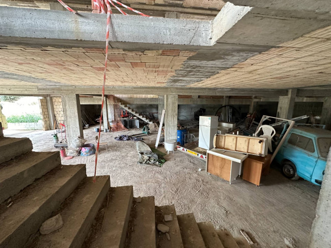 Locale commerciale in vendita a Satriano