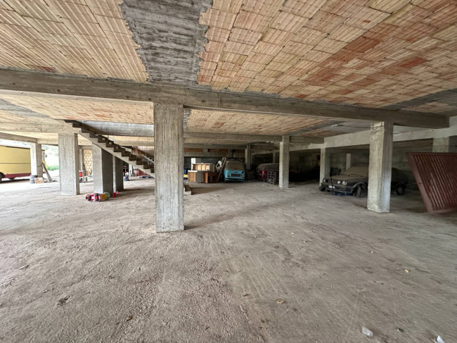 Locale commerciale in vendita a Satriano