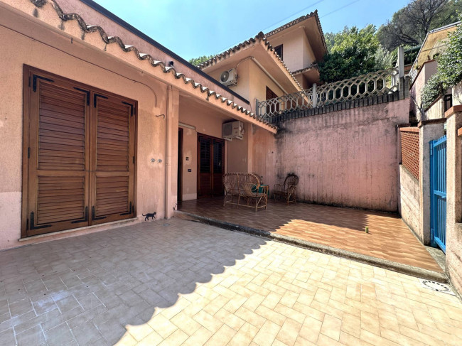 Appartamento in vendita a Stalettì