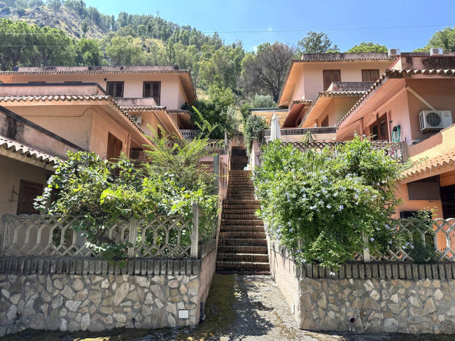 Appartamento in vendita a Stalettì