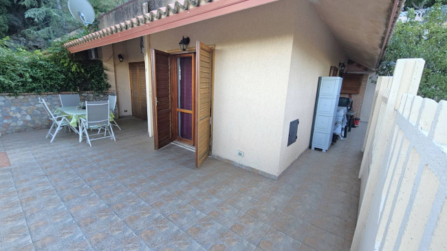 Appartamento in vendita a Stalettì