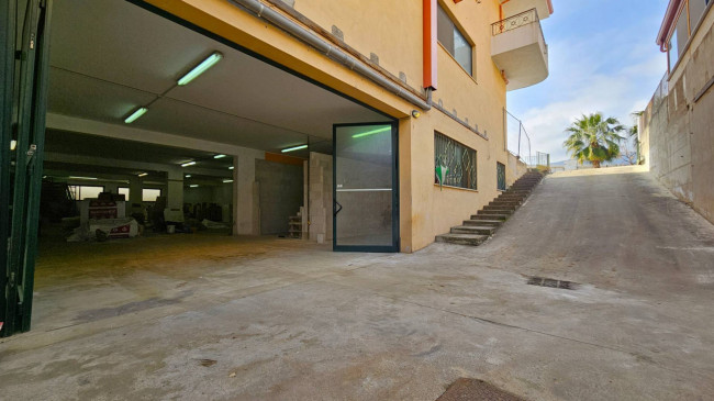 Opificio in affitto a Montepaone