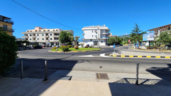 Locale commerciale in affitto a Montepaone
