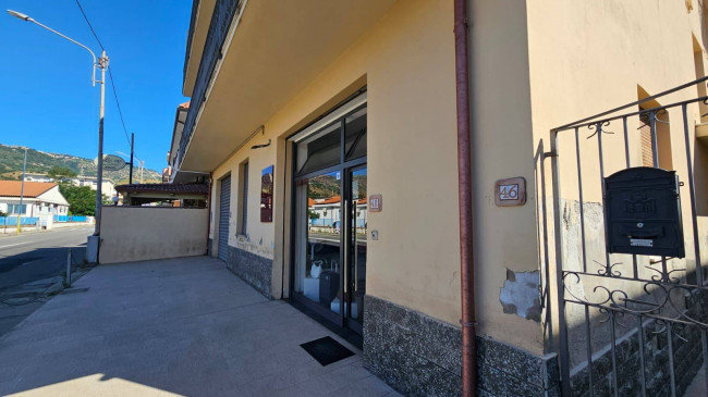 Locale commerciale in affitto a Montepaone