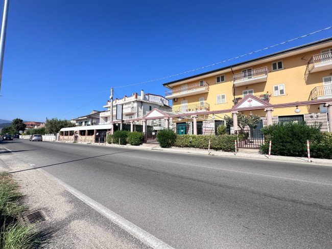 Negozio in affitto a Montepaone