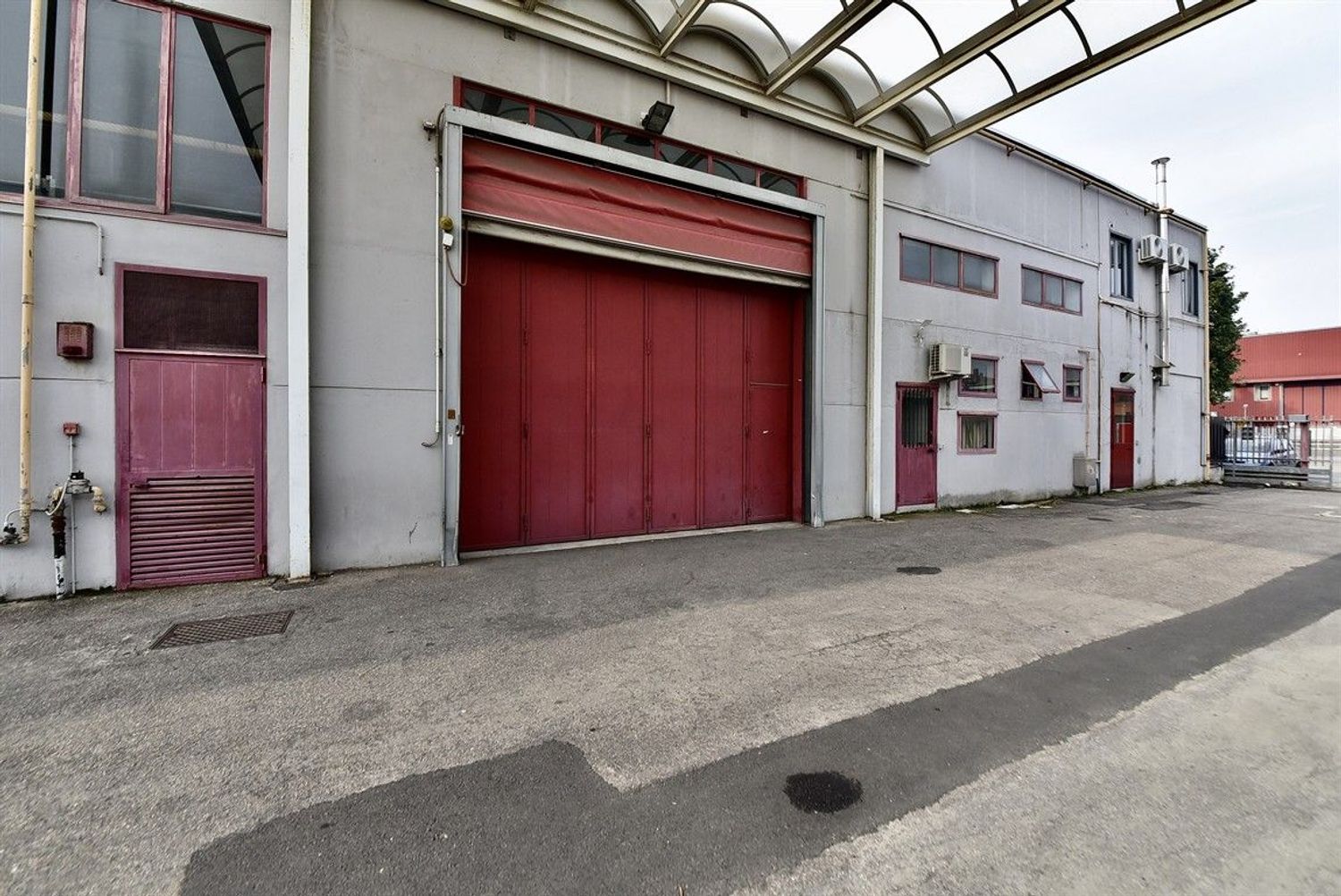 Capannone in vendita a Solaro