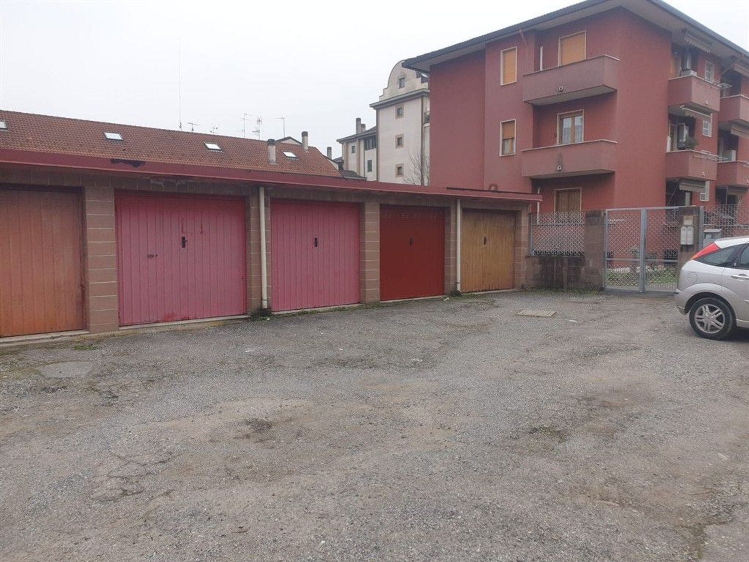 Box o garage in vendita a Solaro