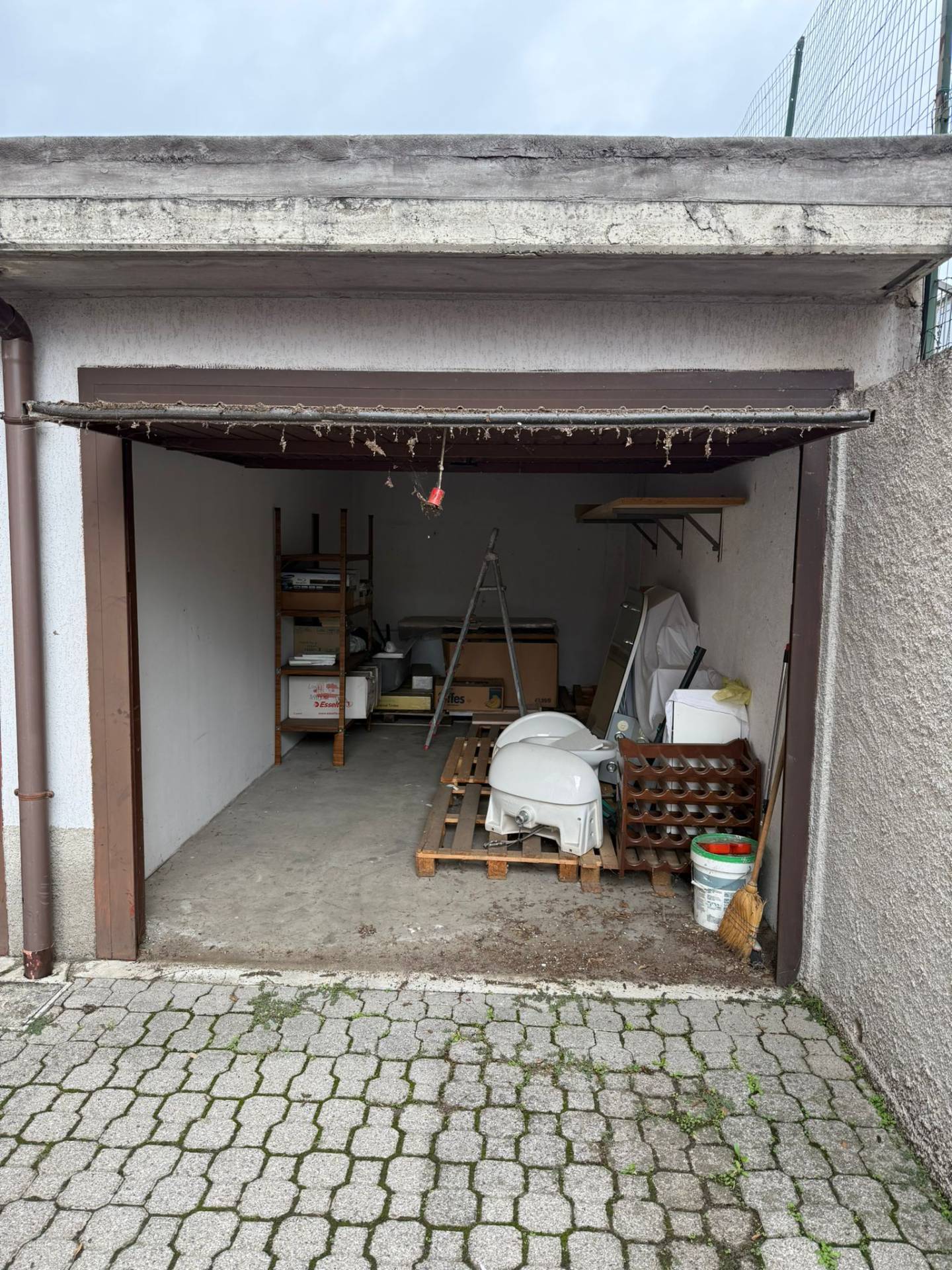 Box o garage in vendita a Solaro