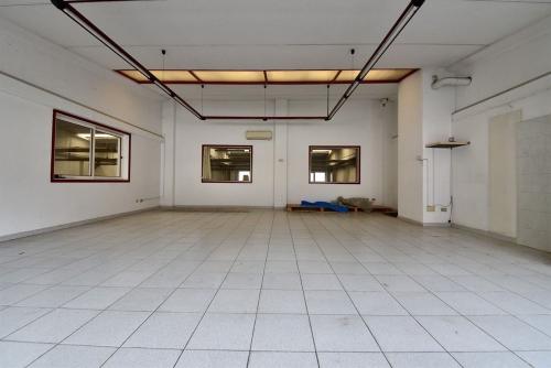 Capannone in vendita a Solaro