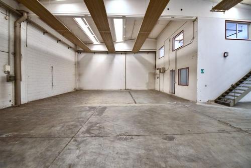 Capannone in vendita a Solaro