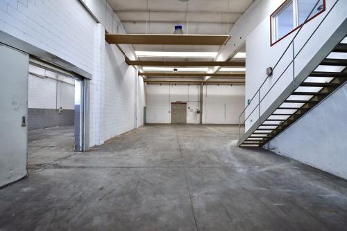 Capannone in vendita a Solaro