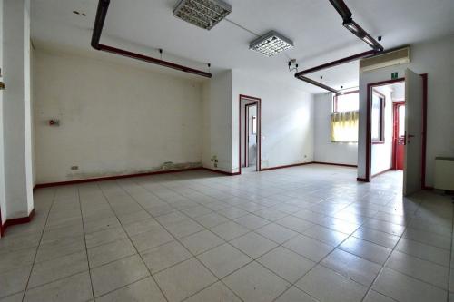 Capannone in vendita a Solaro