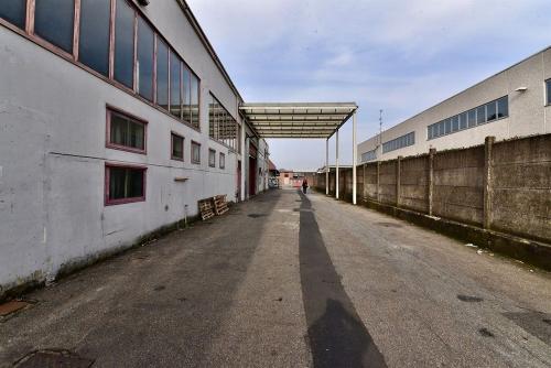 Capannone in vendita a Solaro