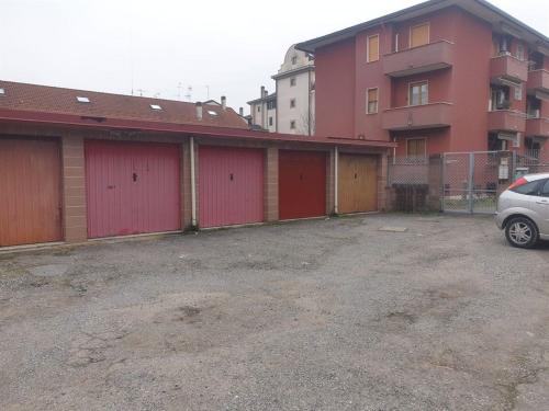 Box o garage in vendita a Solaro
