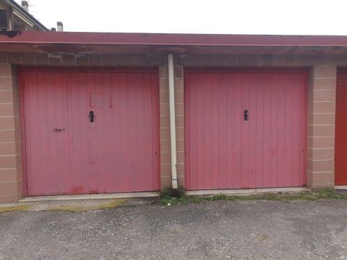 Box o garage in vendita a Solaro