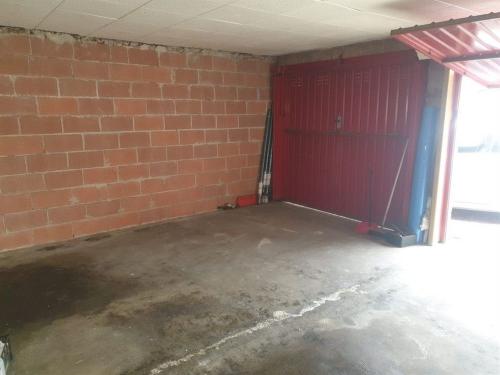 Box o garage in vendita a Solaro