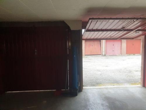 Box o garage in vendita a Solaro