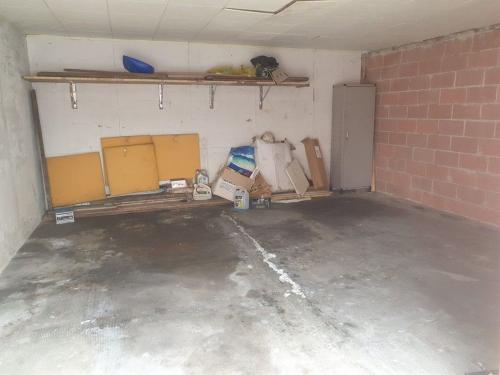 Box o garage in vendita a Solaro