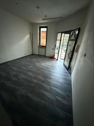 Locale commerciale in vendita a Rovellasca