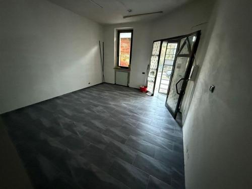 Locale commerciale in vendita a Rovellasca