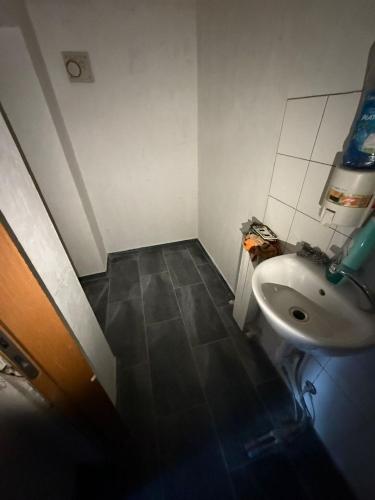 Locale commerciale in vendita a Rovellasca