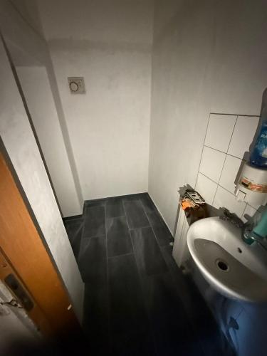 Locale commerciale in affitto a Rovellasca