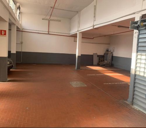 Box o garage in vendita a Genova