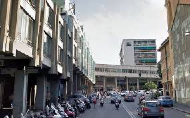 Locale commerciale in affitto a Genova