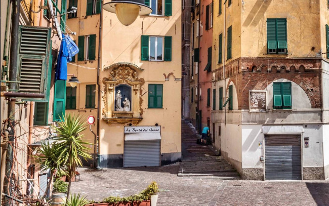  à vente à Genova