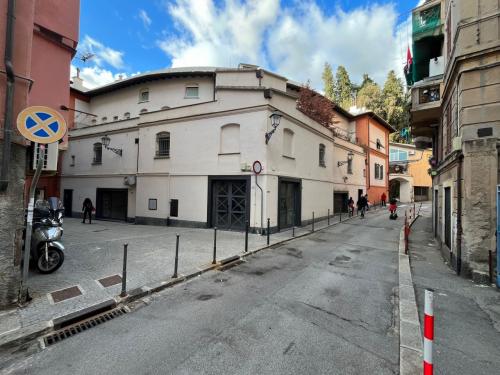Locale commerciale in affitto a Genova