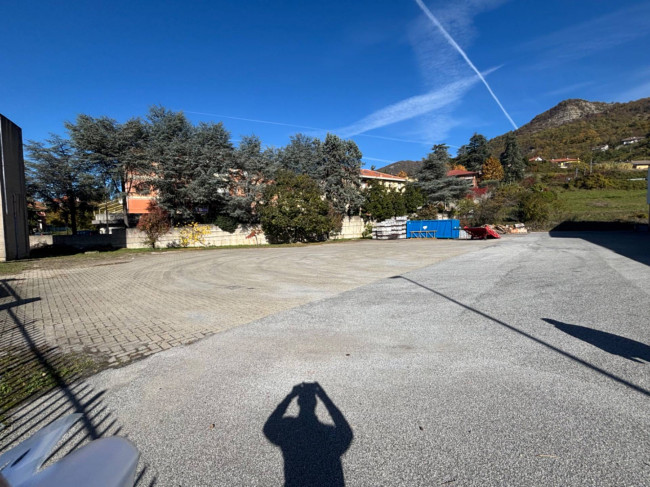 Capannone in vendita a Casella