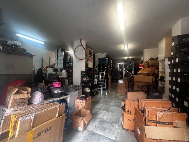 Locale commerciale in vendita a Genova