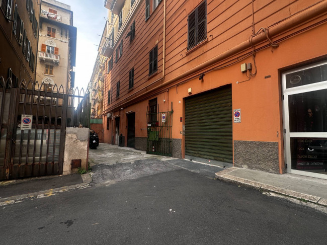 Locale commerciale in vendita a Genova