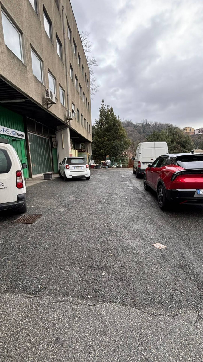 Capannone in affitto a Genova