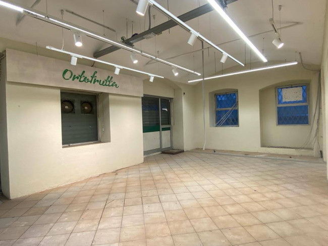 Locale commerciale in affitto/vendita a Genova