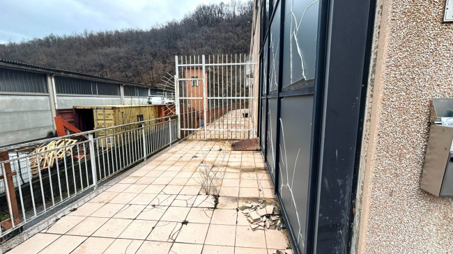 Capannone in affitto a Savignone